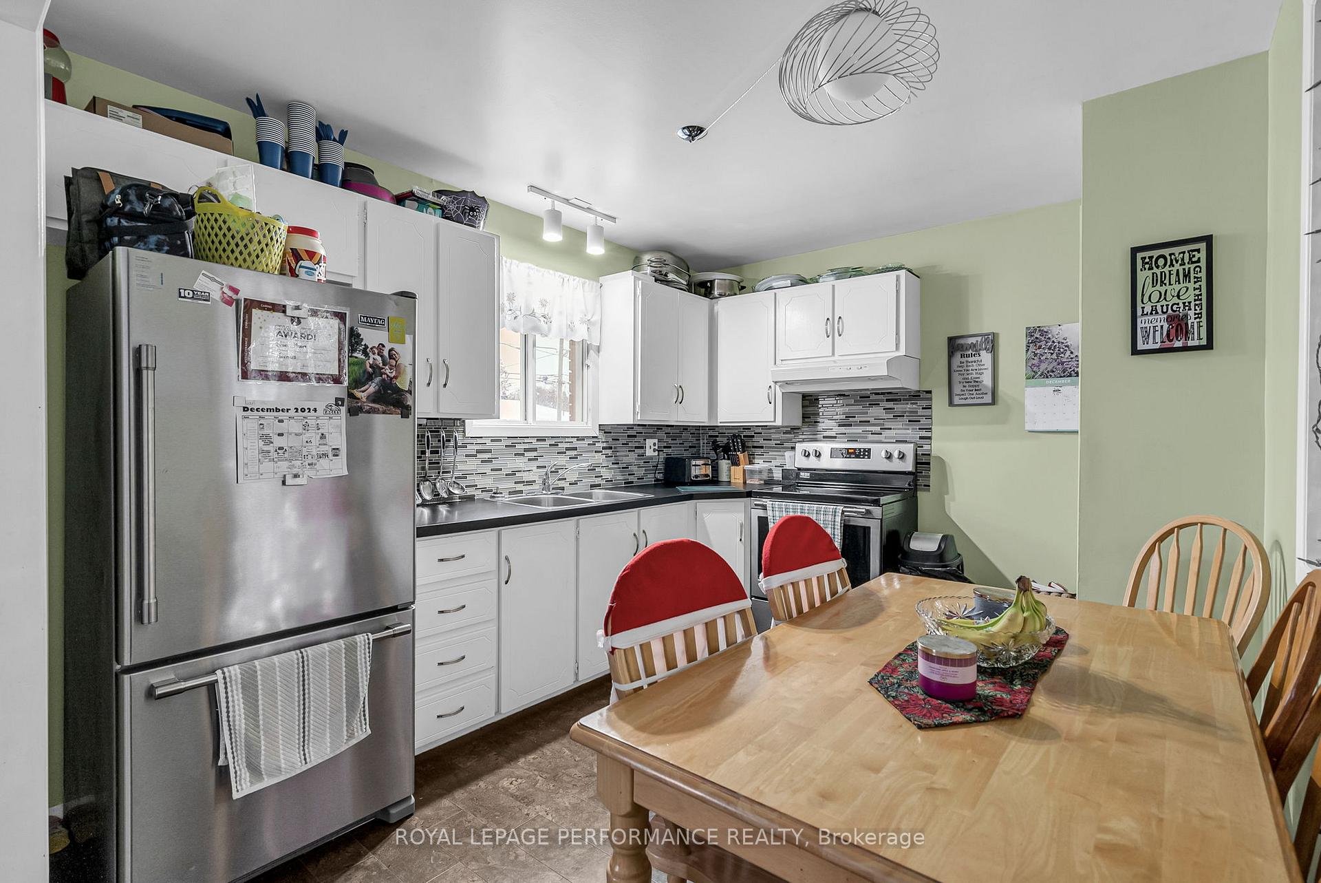 Photo 9 of 1116 Grand Avenue, Cornwall — HOMEH