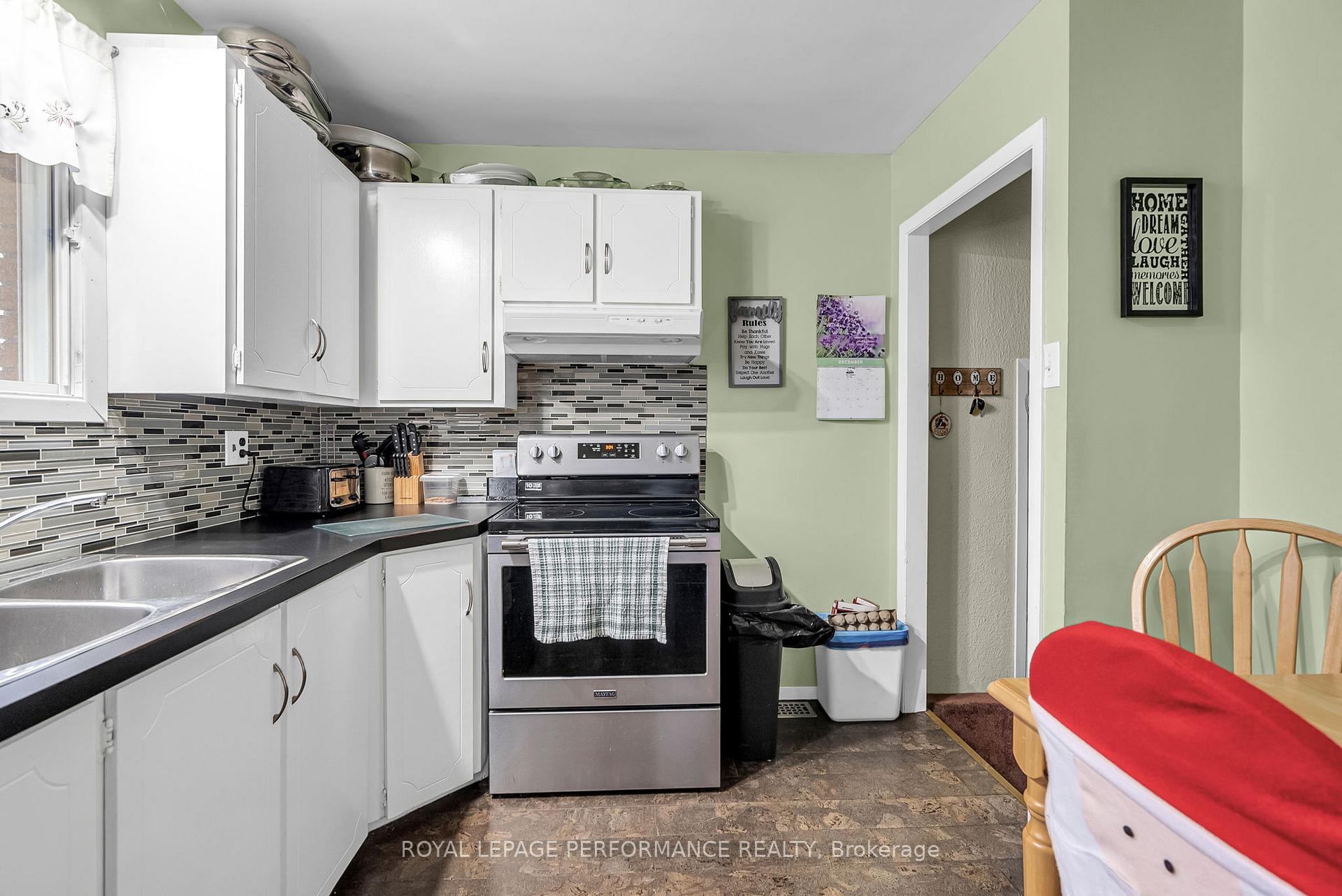 Photo 10 of 1116 Grand Avenue, Cornwall — HOMEH