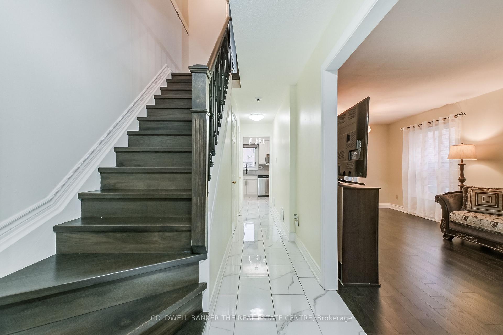 Photo 4 of 78 Stanwell Drive, Brampton, Heart Lake West — HOMEH