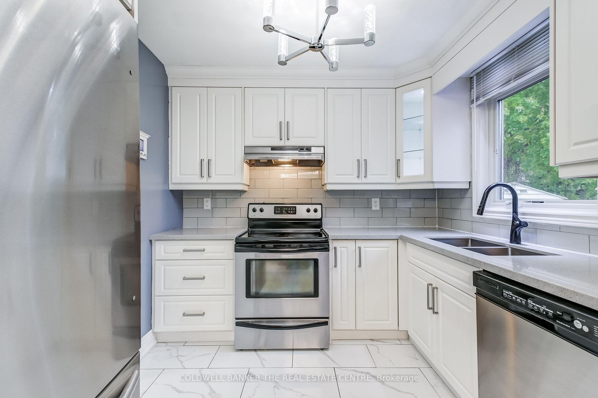 Photo 10 of 78 Stanwell Drive, Brampton, Heart Lake West — HOMEH
