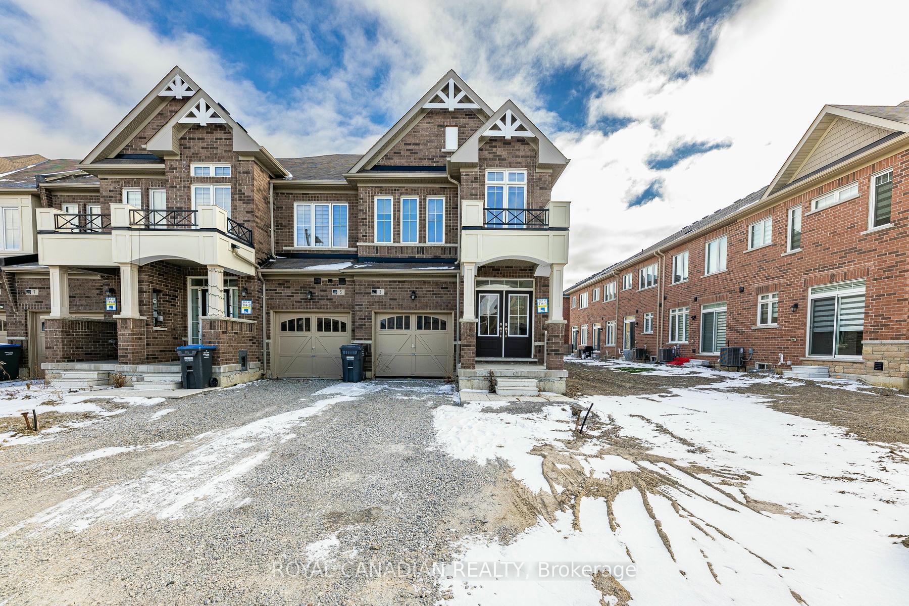 Front of 3 Royal Fern Crescent