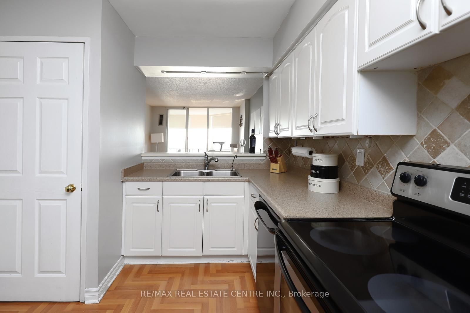 Photo 7 of Unit 1704, 26 Hanover Rd, Brampton, Queen Street Corridor — HOMEH