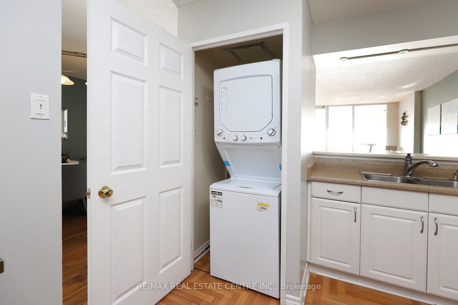 Photo 9 of Unit 1704, 26 Hanover Rd, Brampton, Queen Street Corridor — HOMEH