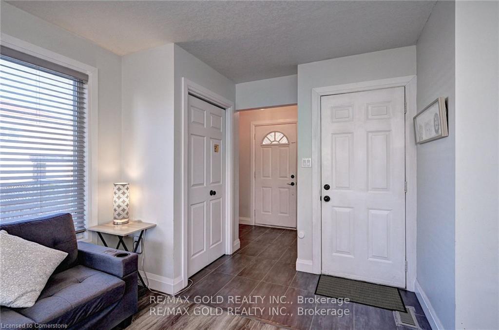 Photo 5 of 104 Edgemere Drive, Cambridge, Christopher-Champlain — HOMEH