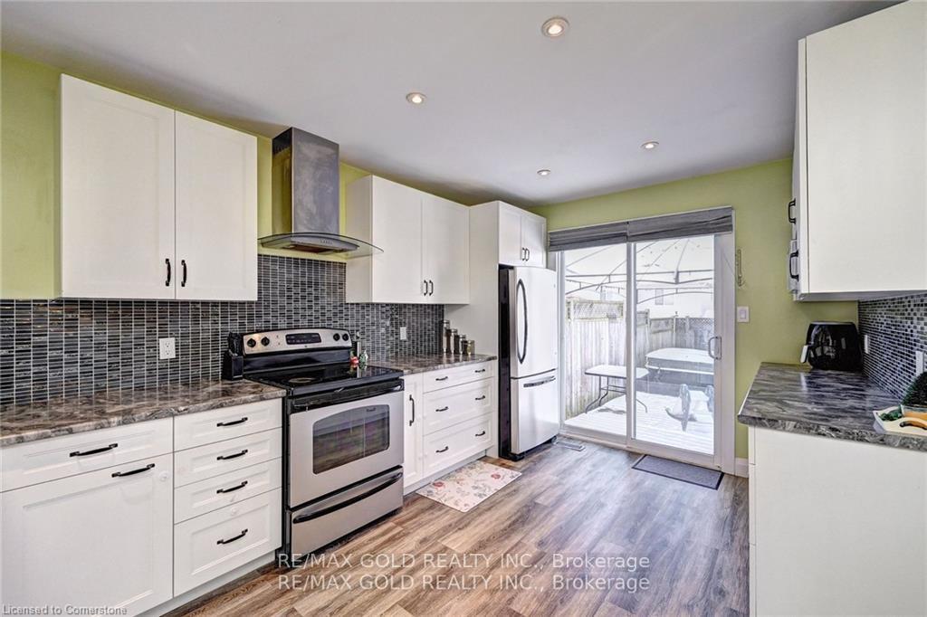 Photo 12 of 104 Edgemere Drive, Cambridge, Christopher-Champlain — HOMEH