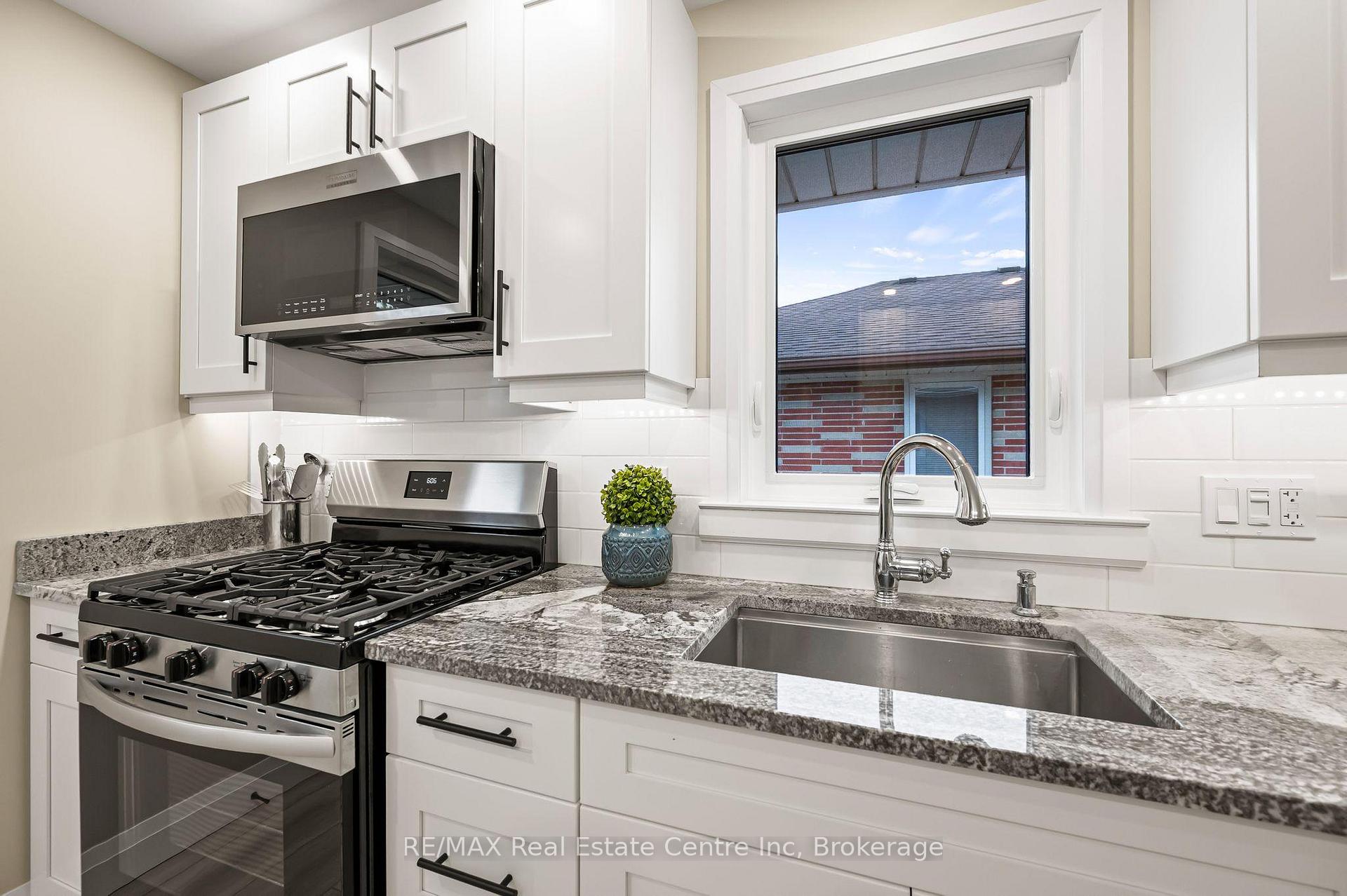 Photo 5 of 21 Normandy Drive, Guelph, St. George's — HOMEH