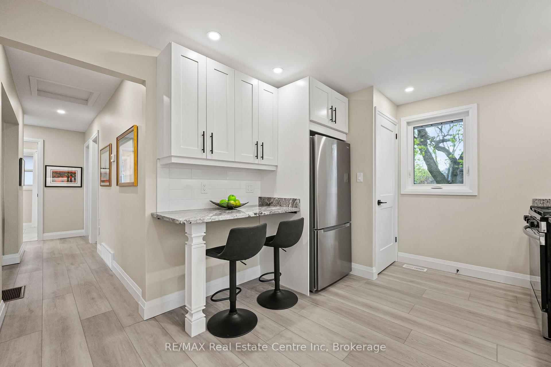 Photo 6 of 21 Normandy Drive, Guelph, St. George's — HOMEH