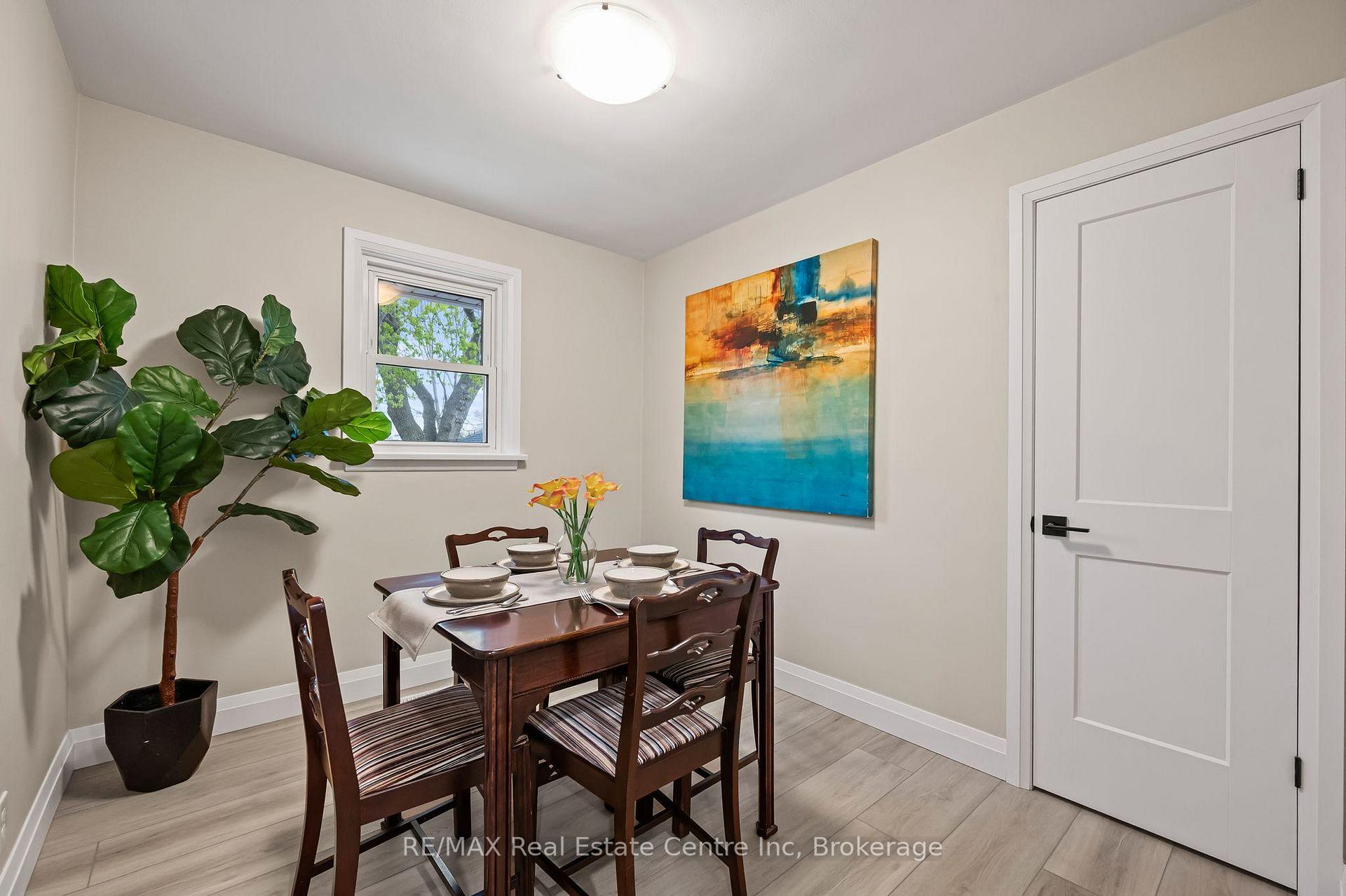 Photo 7 of 21 Normandy Drive, Guelph, St. George's — HOMEH