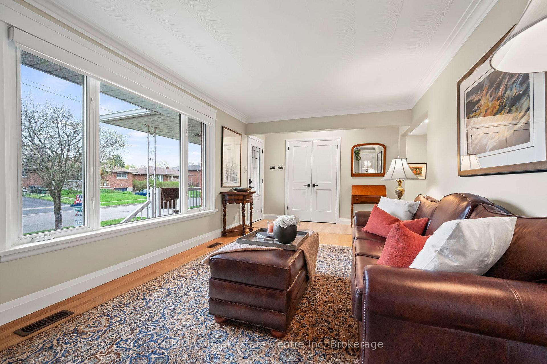 Photo 8 of 21 Normandy Drive, Guelph, St. George's — HOMEH