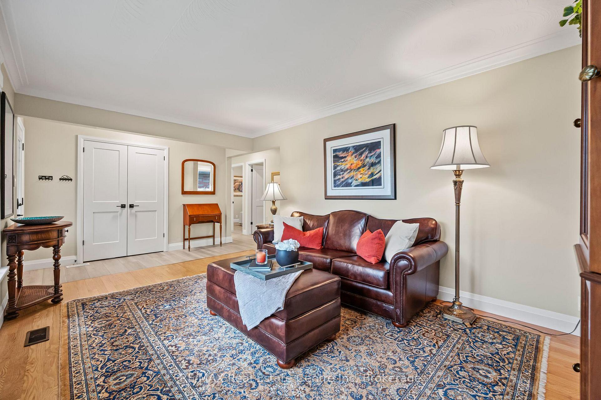 Photo 9 of 21 Normandy Drive, Guelph, St. George's — HOMEH
