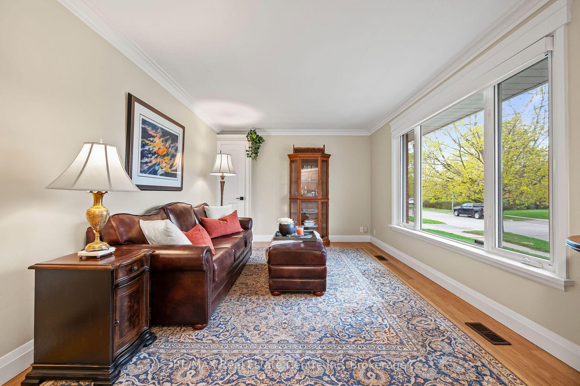 Photo 10 of 21 Normandy Drive, Guelph, St. George's — HOMEH