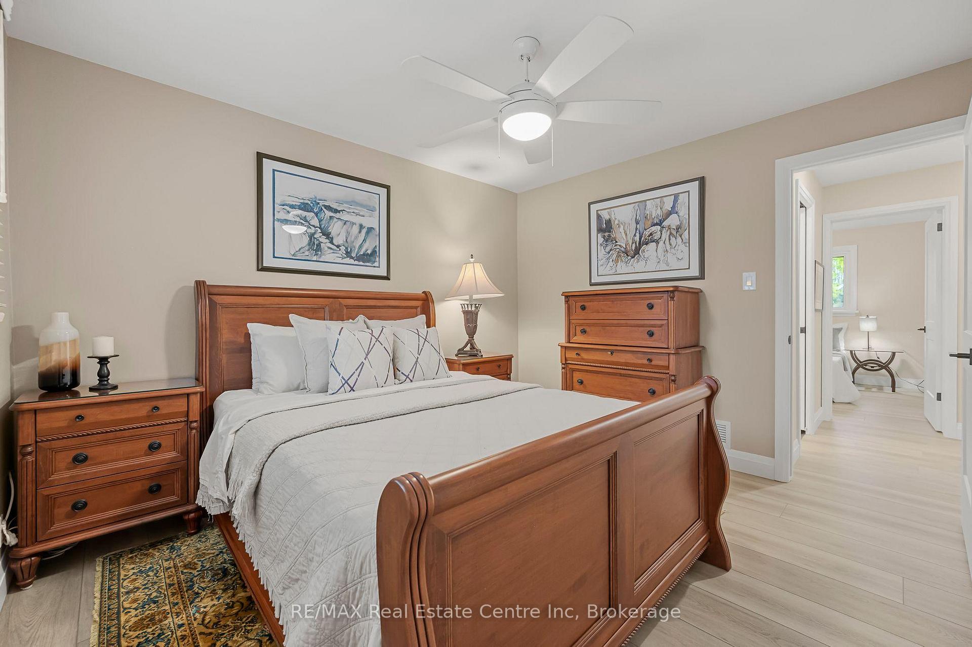 Photo 12 of 21 Normandy Drive, Guelph, St. George's — HOMEH