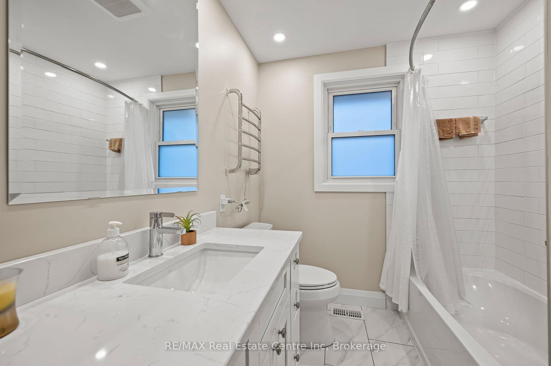 Photo 14 of 21 Normandy Drive, Guelph, St. George's — HOMEH