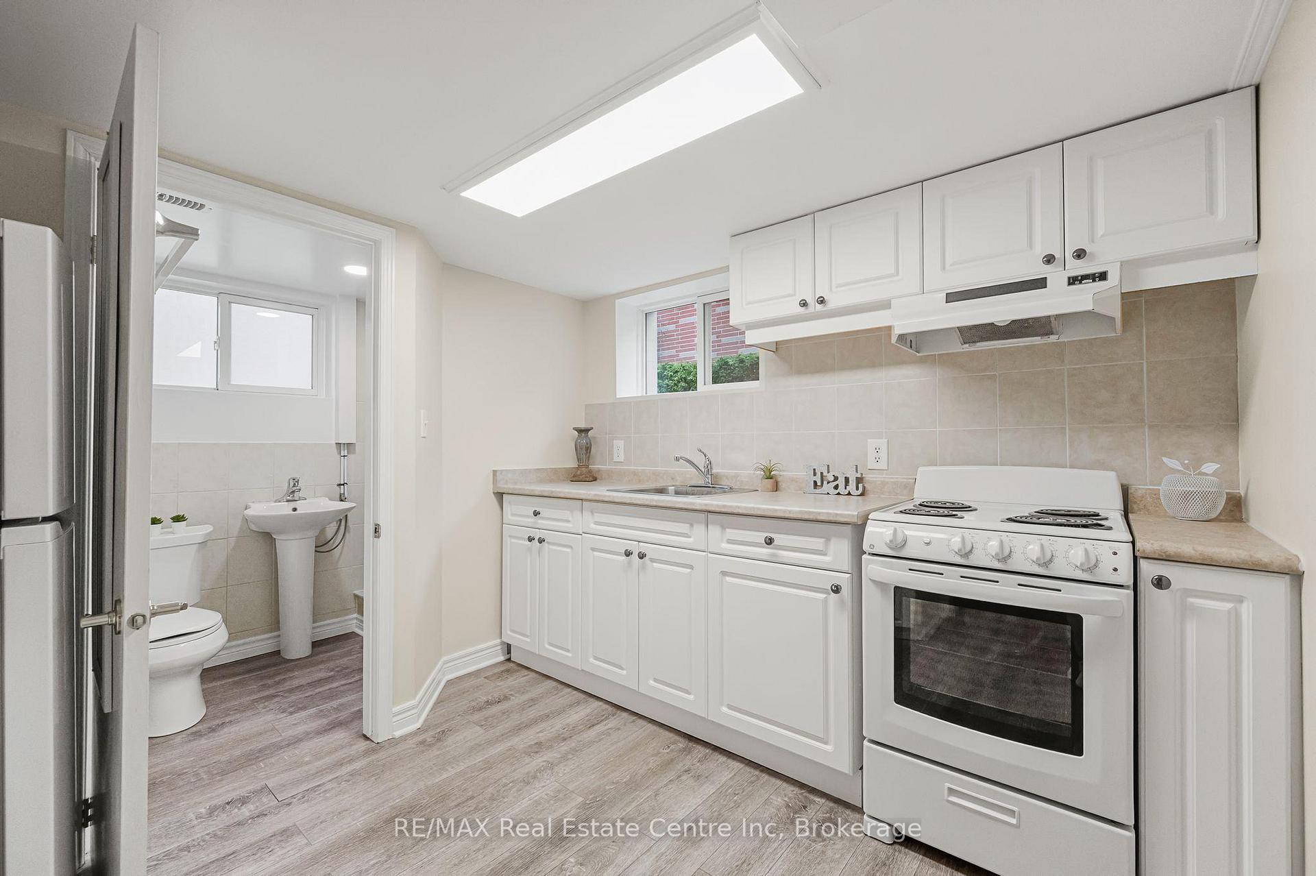 Photo 22 of 21 Normandy Drive, Guelph, St. George's — HOMEH