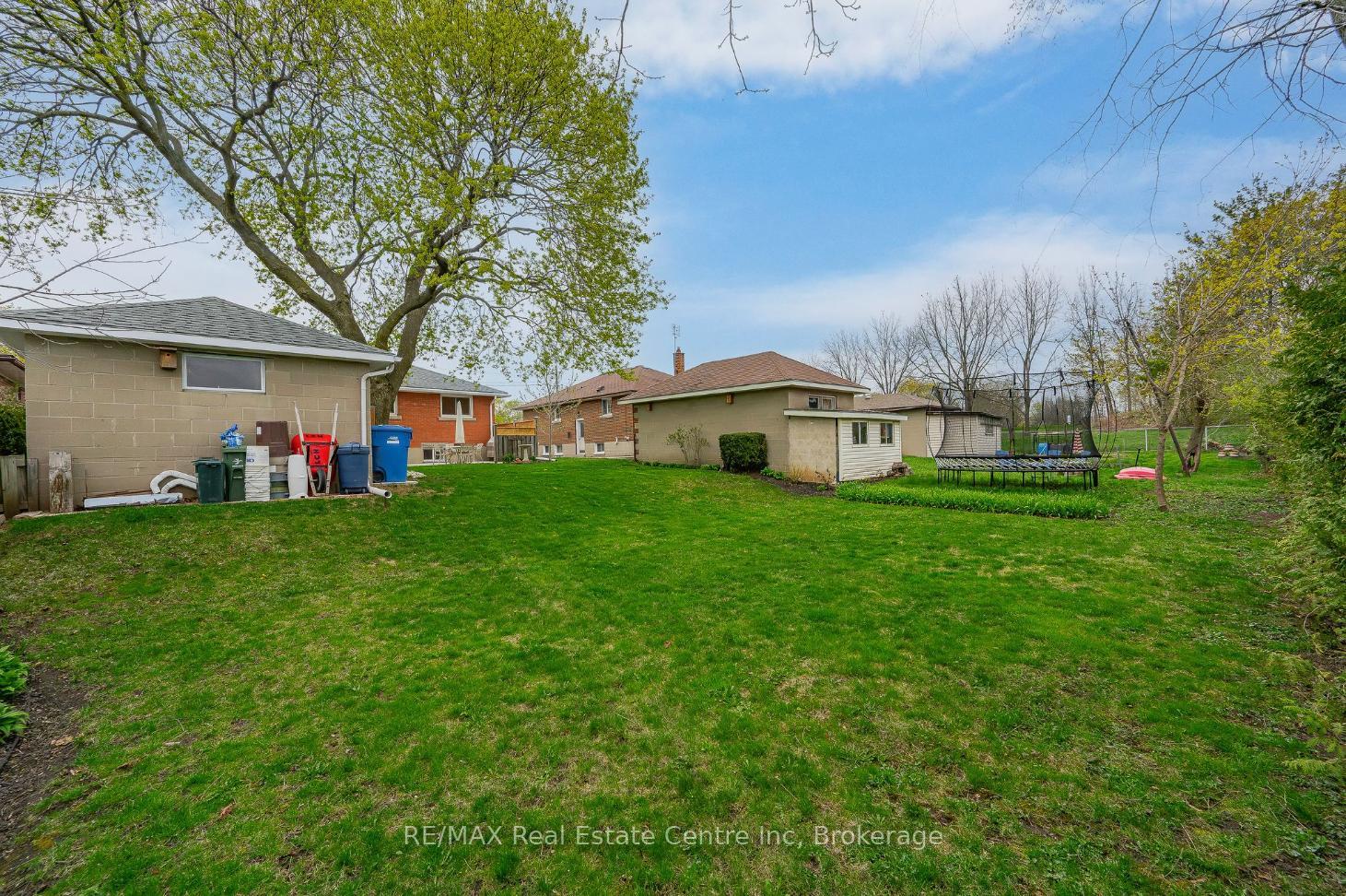 Photo 33 of 21 Normandy Drive, Guelph, St. George's — HOMEH