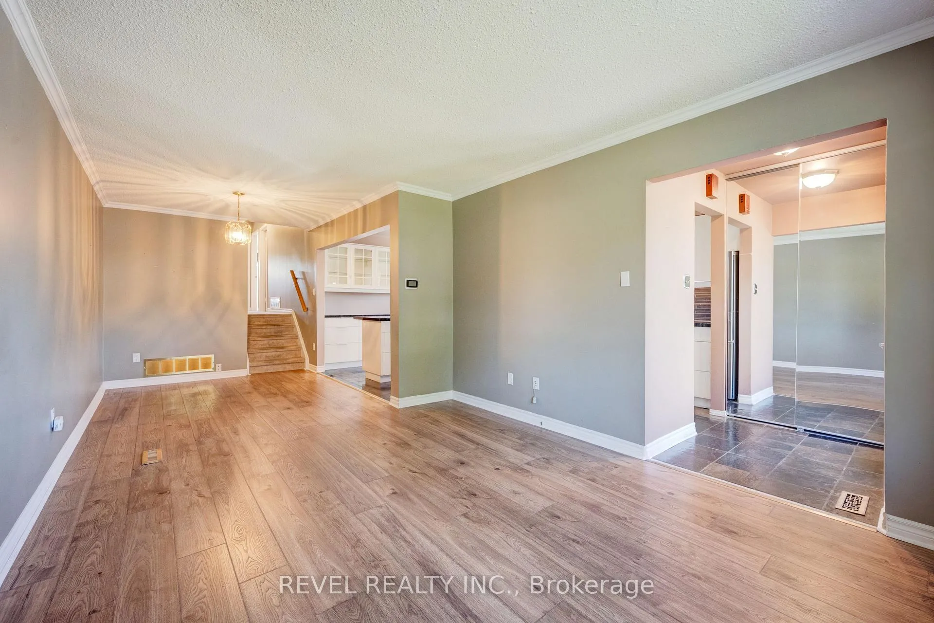 Photo 2 of 44 Marblehead Crescent, Brampton, Central Park — HOMEH