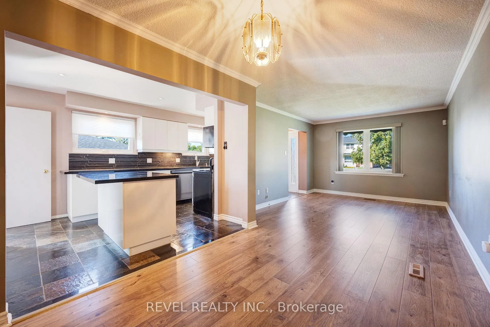 Photo 3 of 44 Marblehead Crescent, Brampton, Central Park — HOMEH