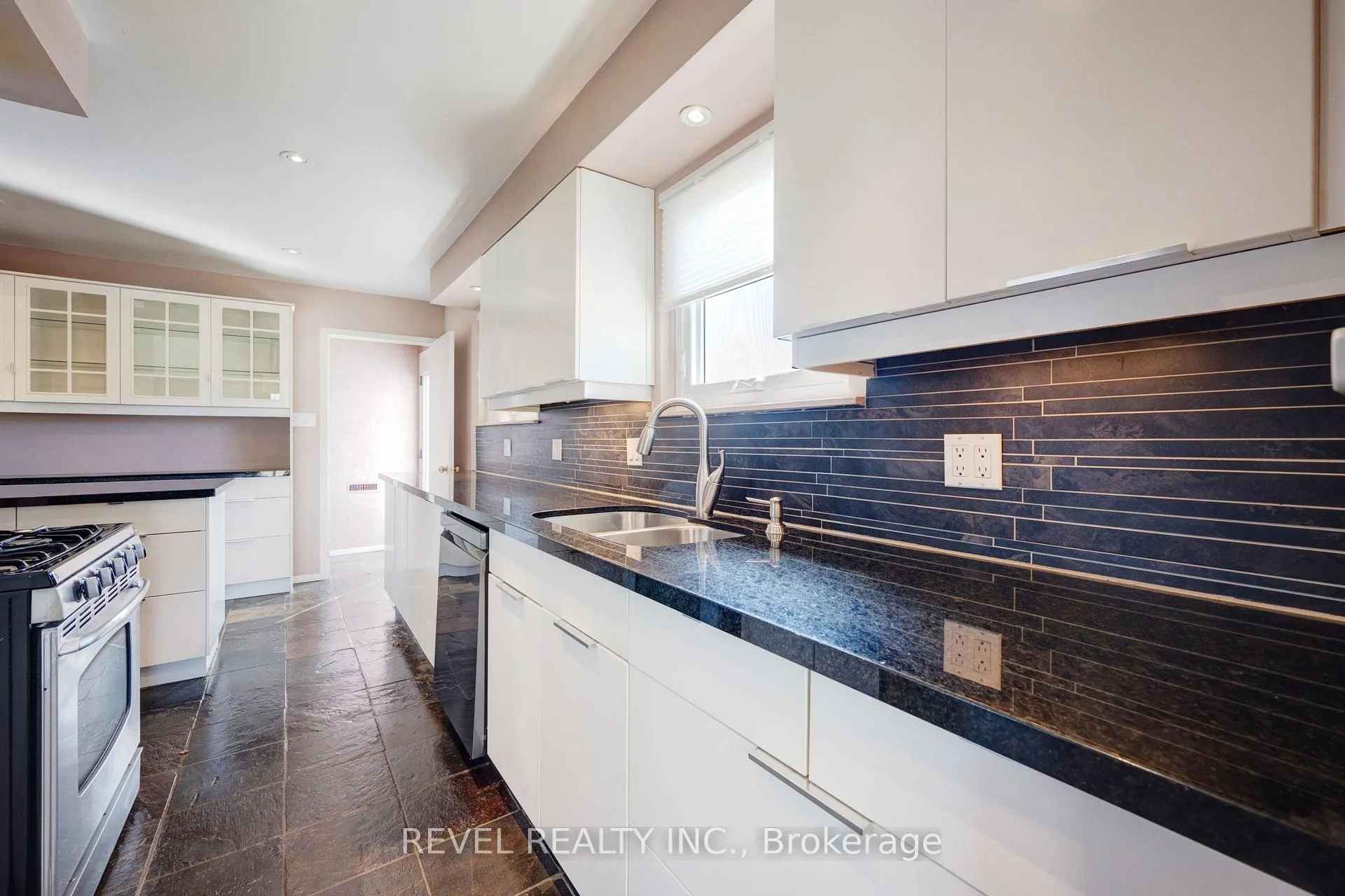 Photo 8 of 44 Marblehead Crescent, Brampton, Central Park — HOMEH