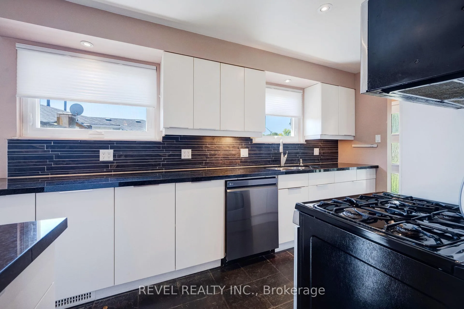 Photo 10 of 44 Marblehead Crescent, Brampton, Central Park — HOMEH