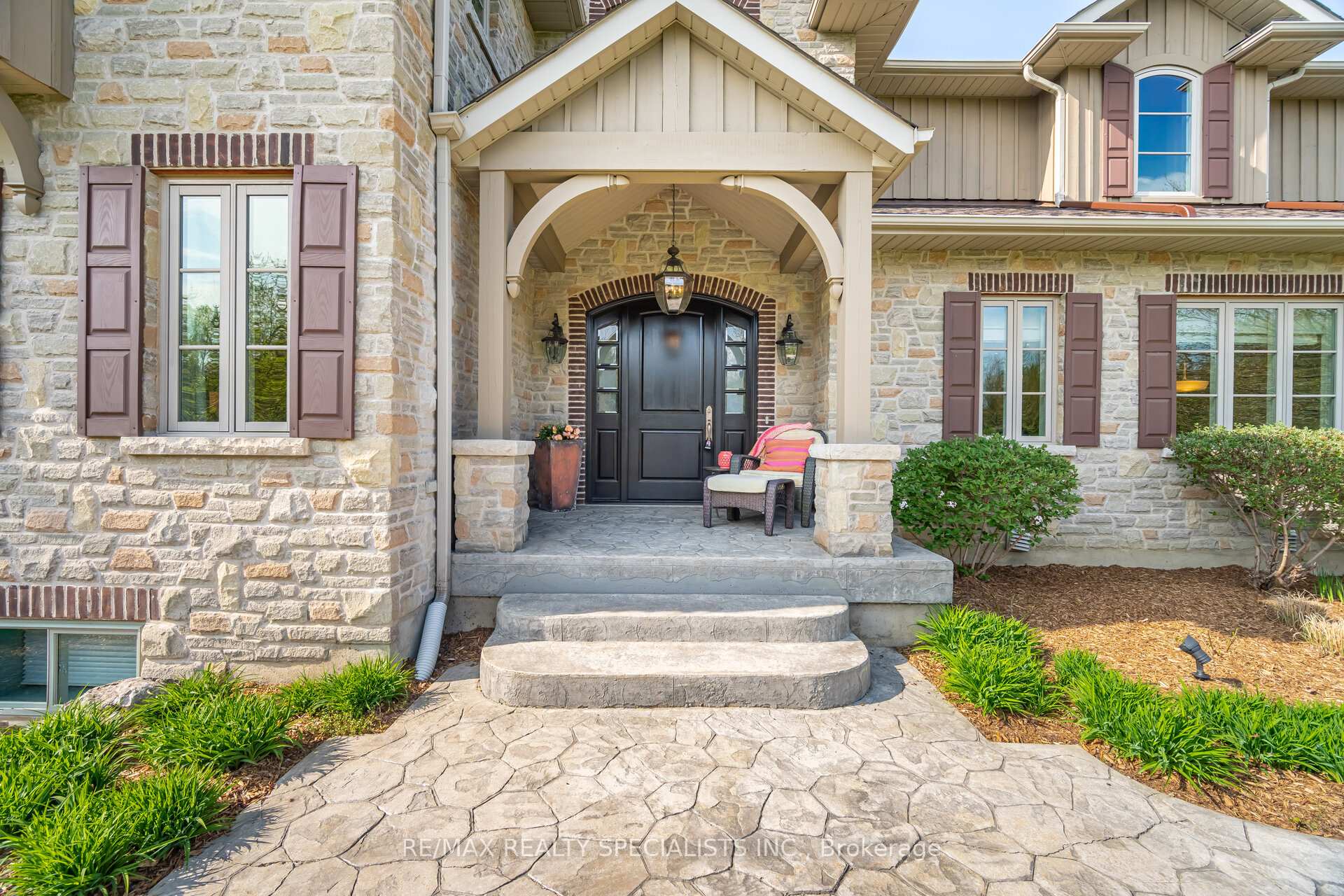 Photo 3 of 6 Oak Knoll Drive, Caledon, Palgrave — HOMEH