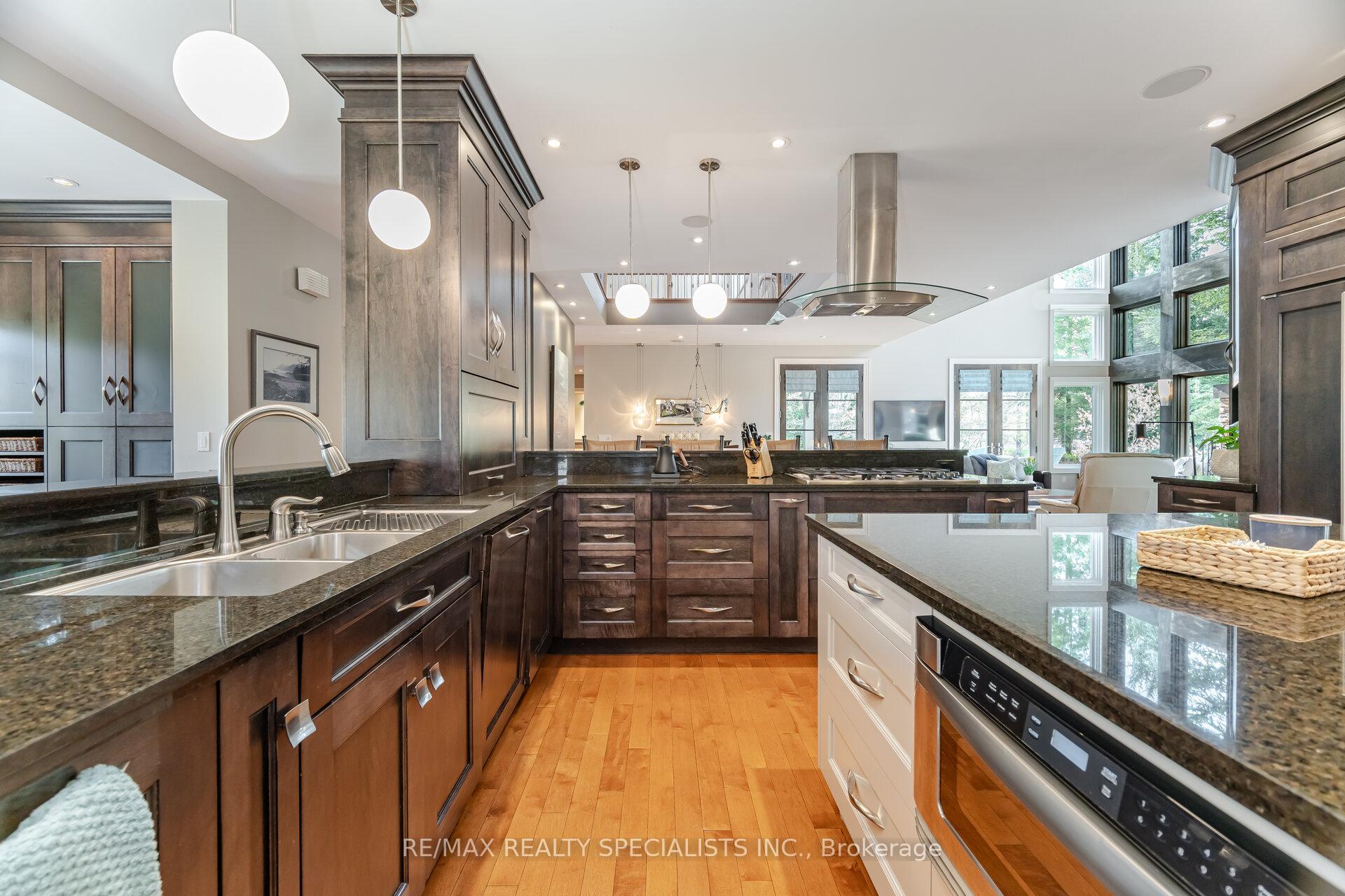 Photo 10 of 6 Oak Knoll Drive, Caledon, Palgrave — HOMEH