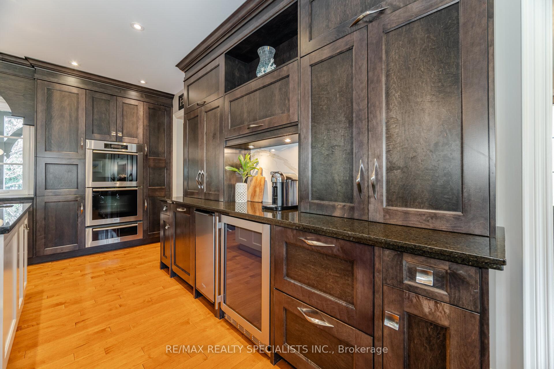Photo 11 of 6 Oak Knoll Drive, Caledon, Palgrave — HOMEH