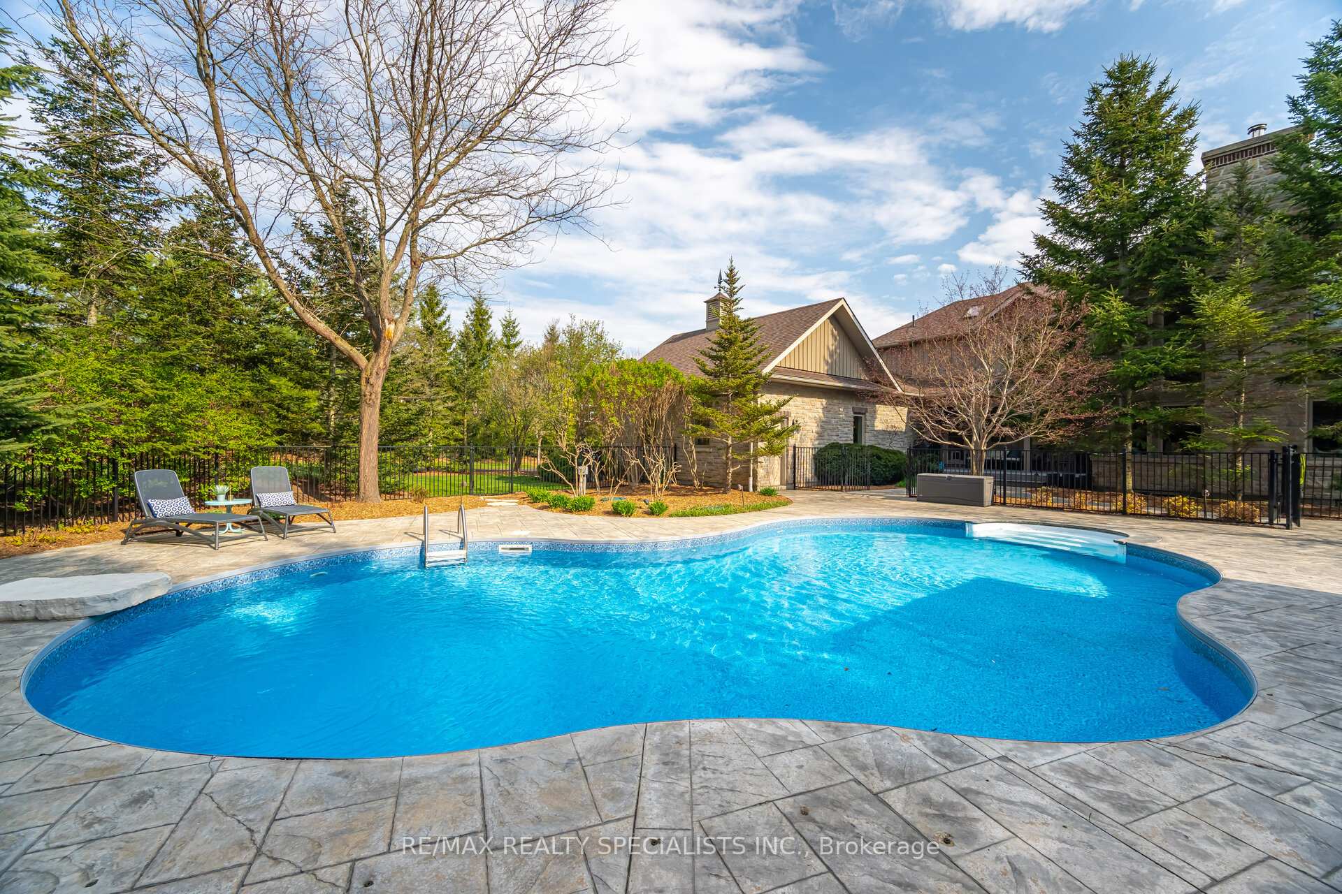 Photo 44 of 6 Oak Knoll Drive, Caledon, Palgrave — HOMEH