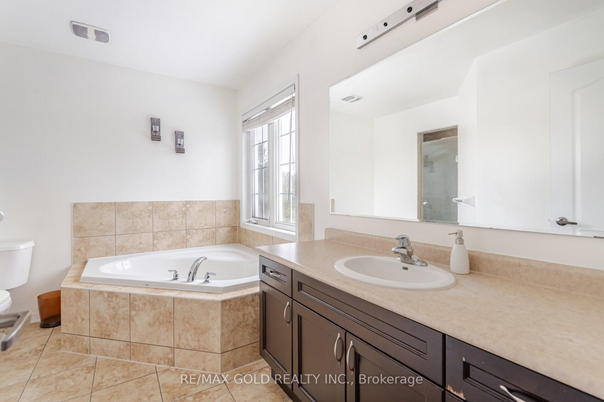 Photo 14 of 190 Garth Massey Drive, Cambridge — HOMEH