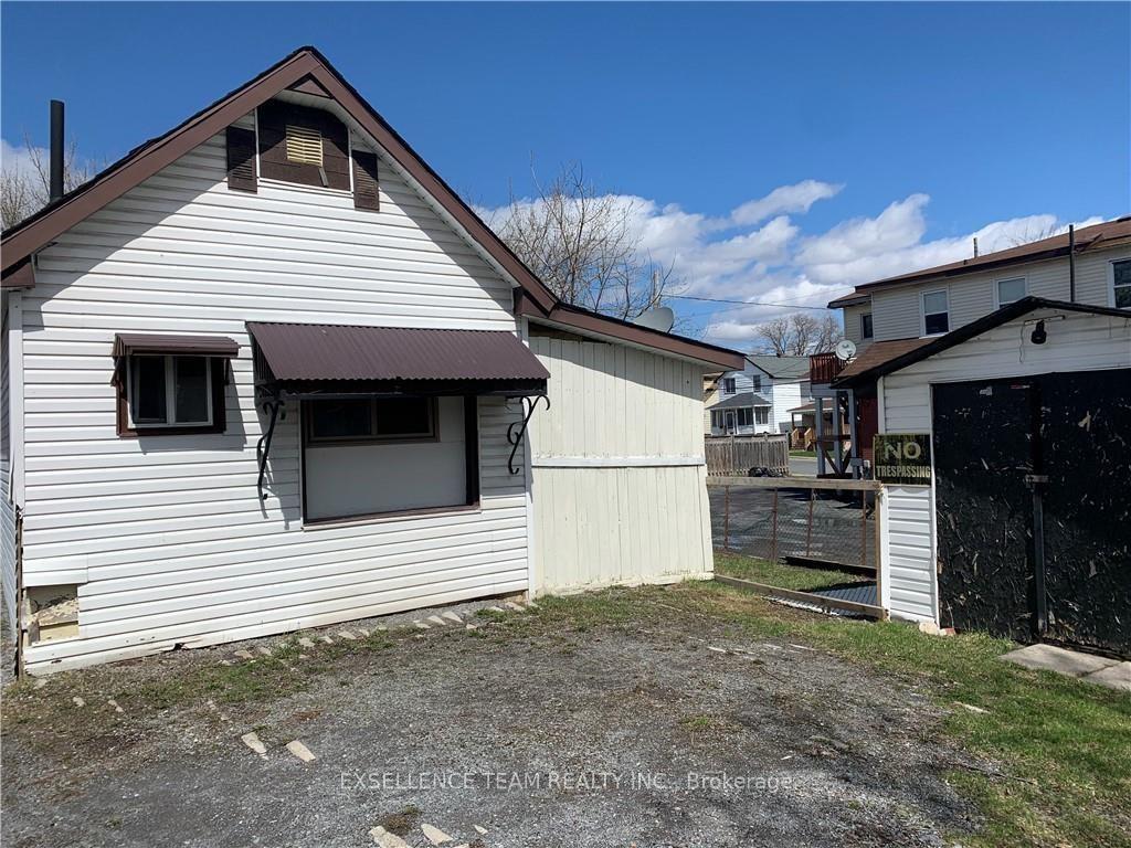 Photo 3 of 458 Third Street, Cornwall — HOMEH