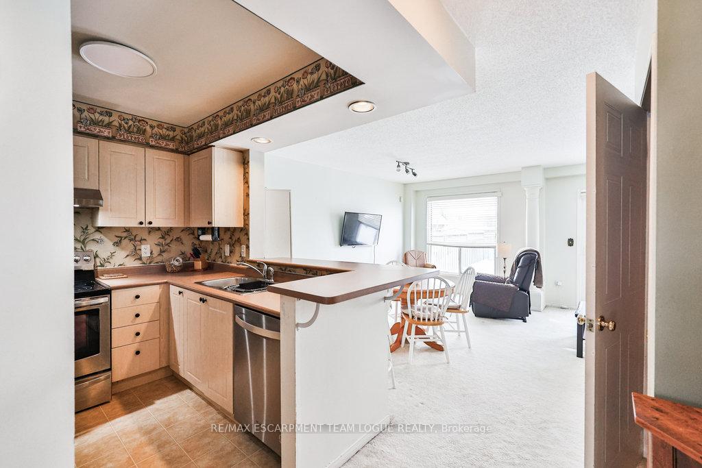 Photo 6 of 12 King William Court, Cambridge, Hespeler Village — HOMEH