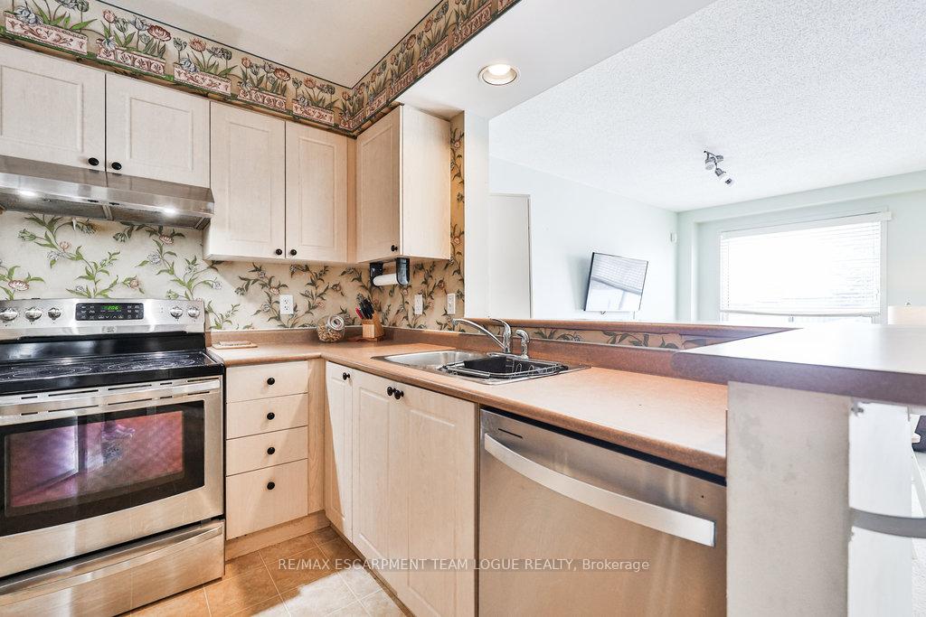 Photo 8 of 12 King William Court, Cambridge, Hespeler Village — HOMEH
