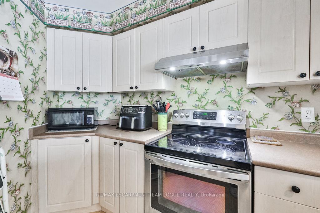Photo 9 of 12 King William Court, Cambridge, Hespeler Village — HOMEH