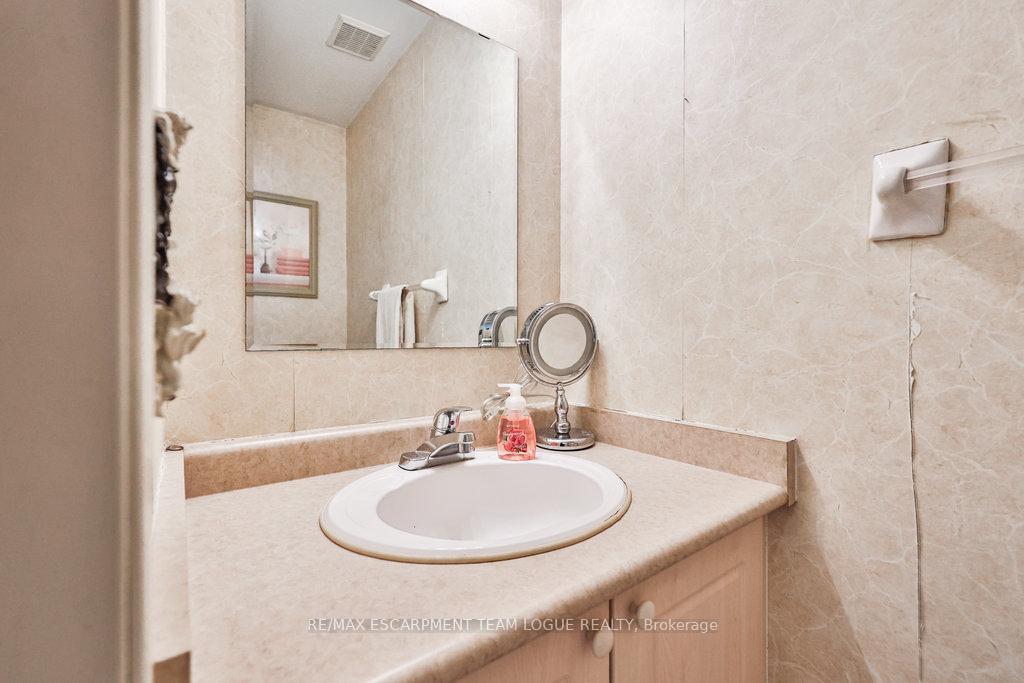 Photo 16 of 12 King William Court, Cambridge, Hespeler Village — HOMEH