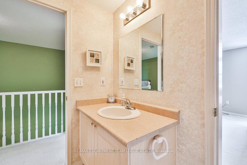 Photo 23 of 12 King William Court, Cambridge, Hespeler Village — HOMEH
