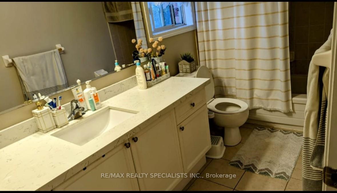 Photo 9 of 15 Bayridge Drive, Brampton, Vales of Castlemore — HOMEH
