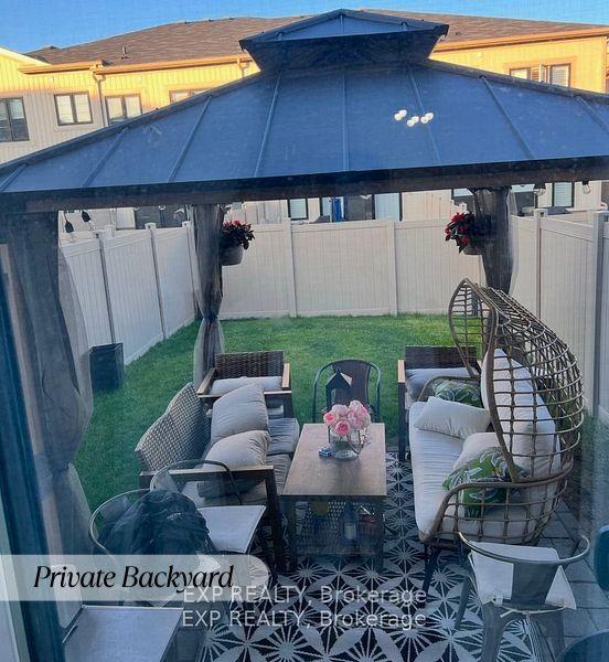 Photo 2 of 33 Queen Alexandra Lane, Clarington, Bowmanville — HOMEH