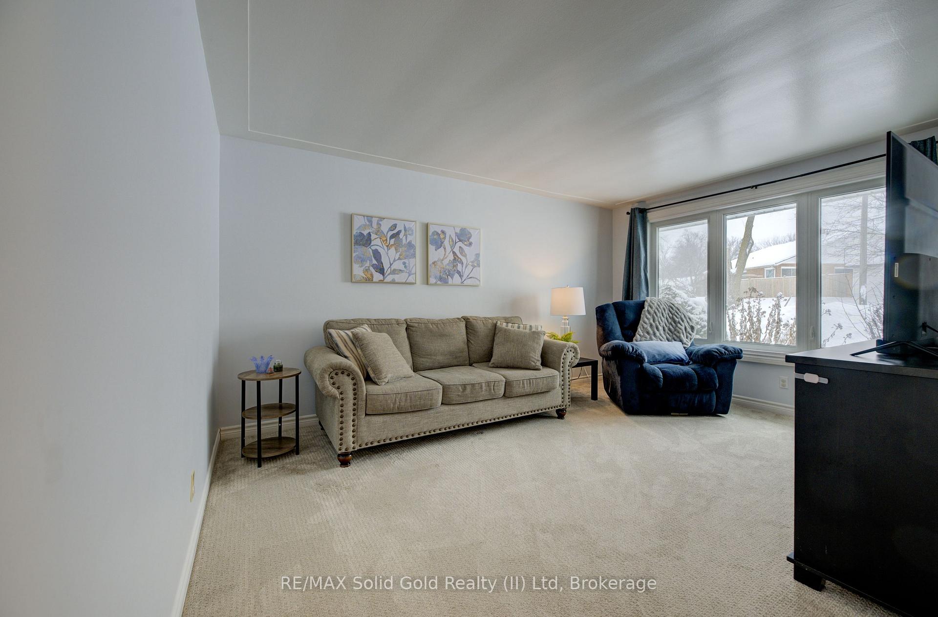 Photo 6 of 125 Rife Avenue, Cambridge — HOMEH