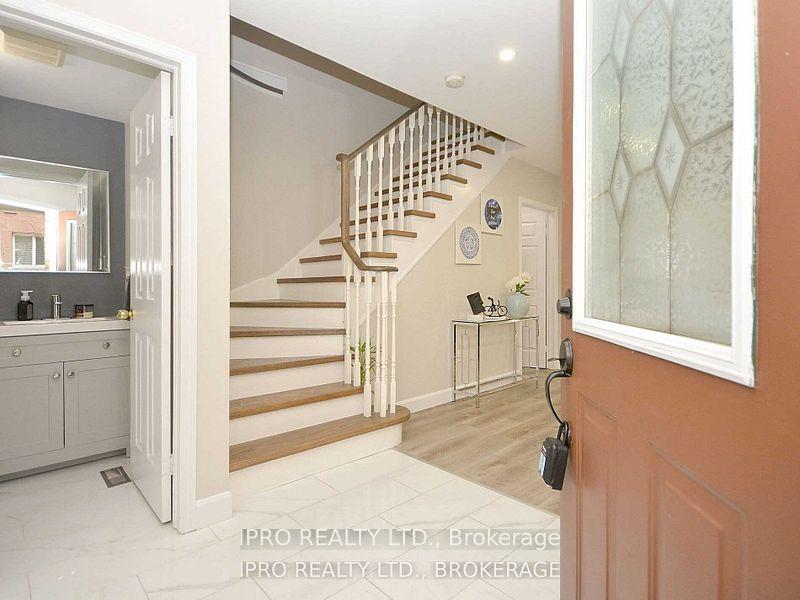 Photo 2 of 2024 Blue Jay Boulevard, Oakville, West Oak Trails — HOMEH