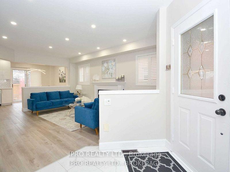 Photo 3 of 2024 Blue Jay Boulevard, Oakville, West Oak Trails — HOMEH