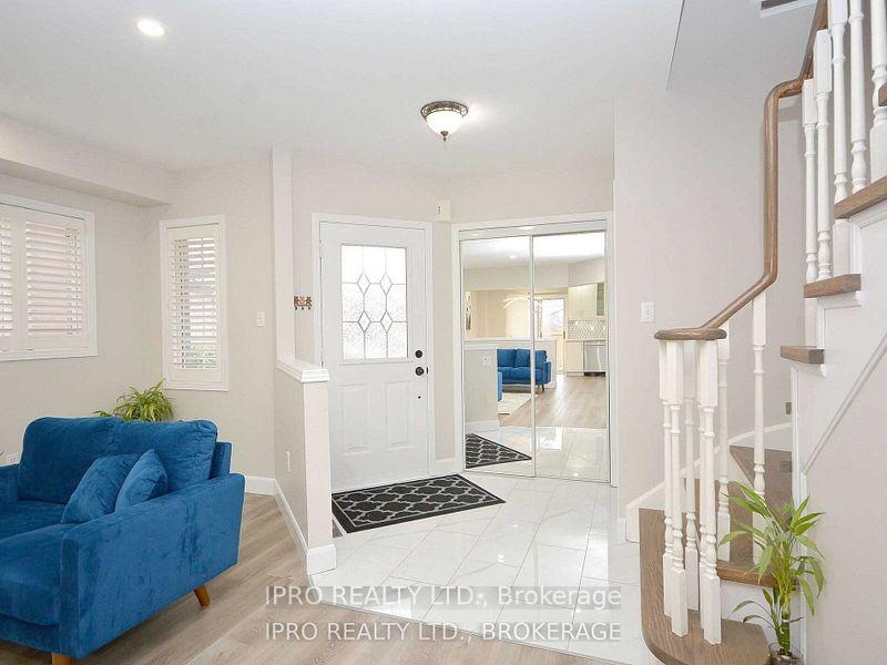 Photo 4 of 2024 Blue Jay Boulevard, Oakville, West Oak Trails — HOMEH