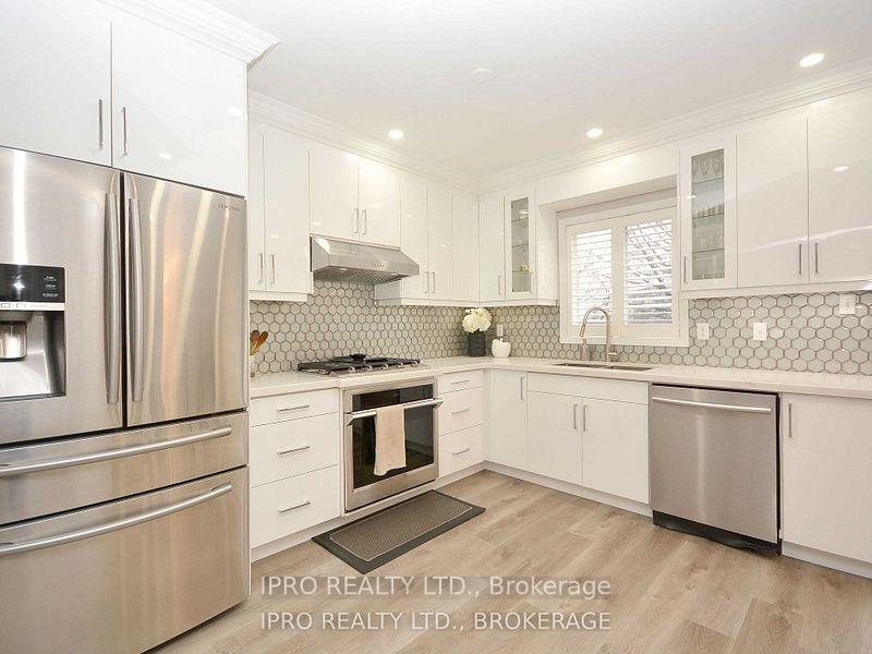 Photo 12 of 2024 Blue Jay Boulevard, Oakville, West Oak Trails — HOMEH