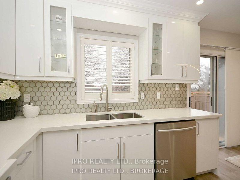 Photo 14 of 2024 Blue Jay Boulevard, Oakville, West Oak Trails — HOMEH