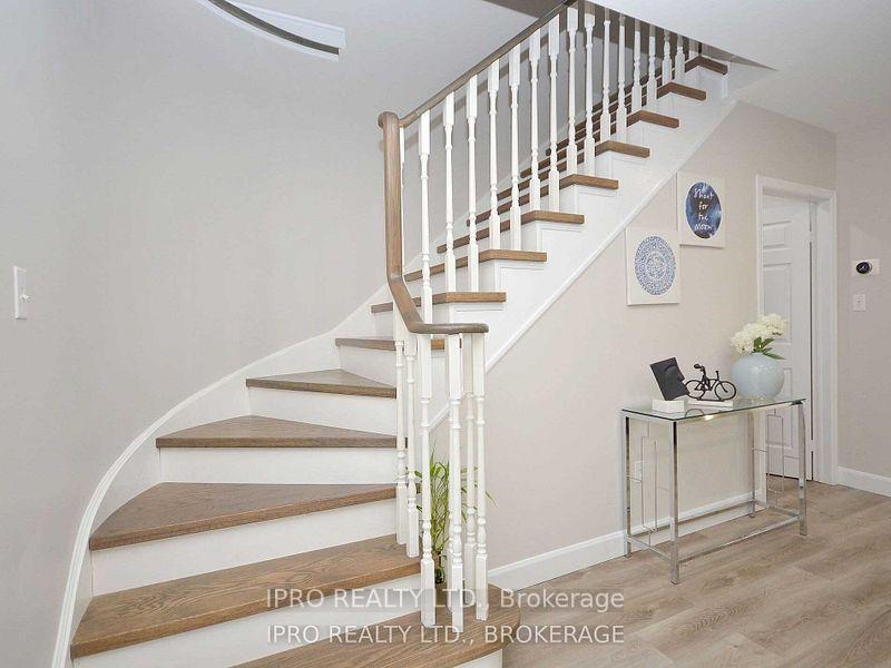 Photo 19 of 2024 Blue Jay Boulevard, Oakville, West Oak Trails — HOMEH