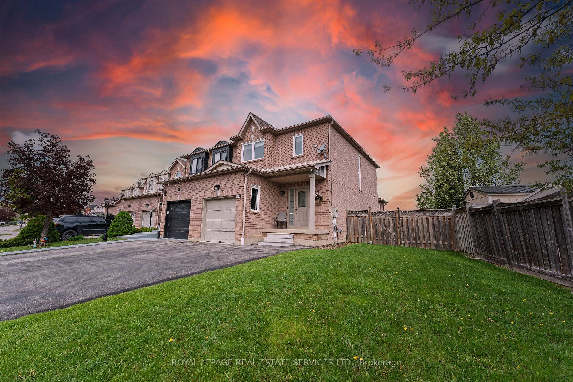 Photo 1 of 51 Waterbury Street, Caledon, Bolton East — HOMEH
