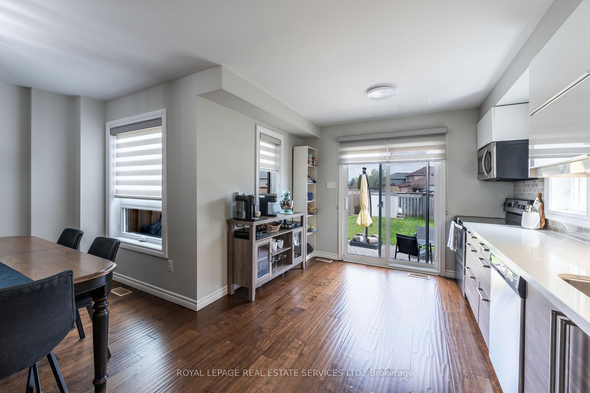 Photo 8 of 51 Waterbury Street, Caledon, Bolton East — HOMEH