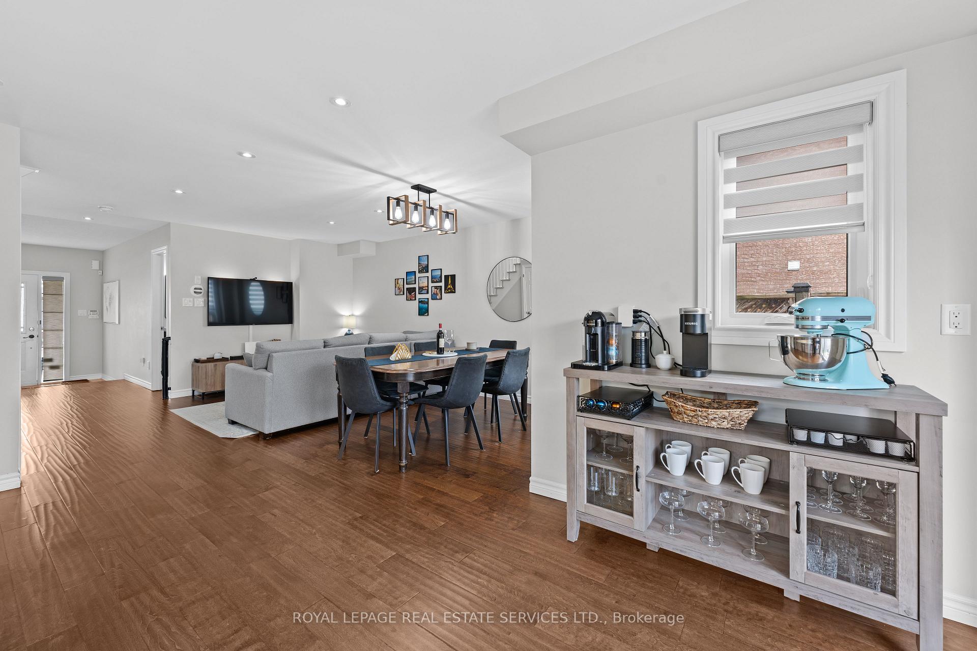 Photo 9 of 51 Waterbury Street, Caledon, Bolton East — HOMEH