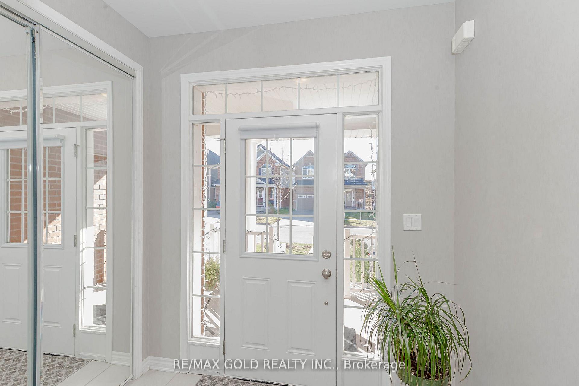 Photo 4 of 64 Wannamaker Crescent, Cambridge, Hagey — HOMEH