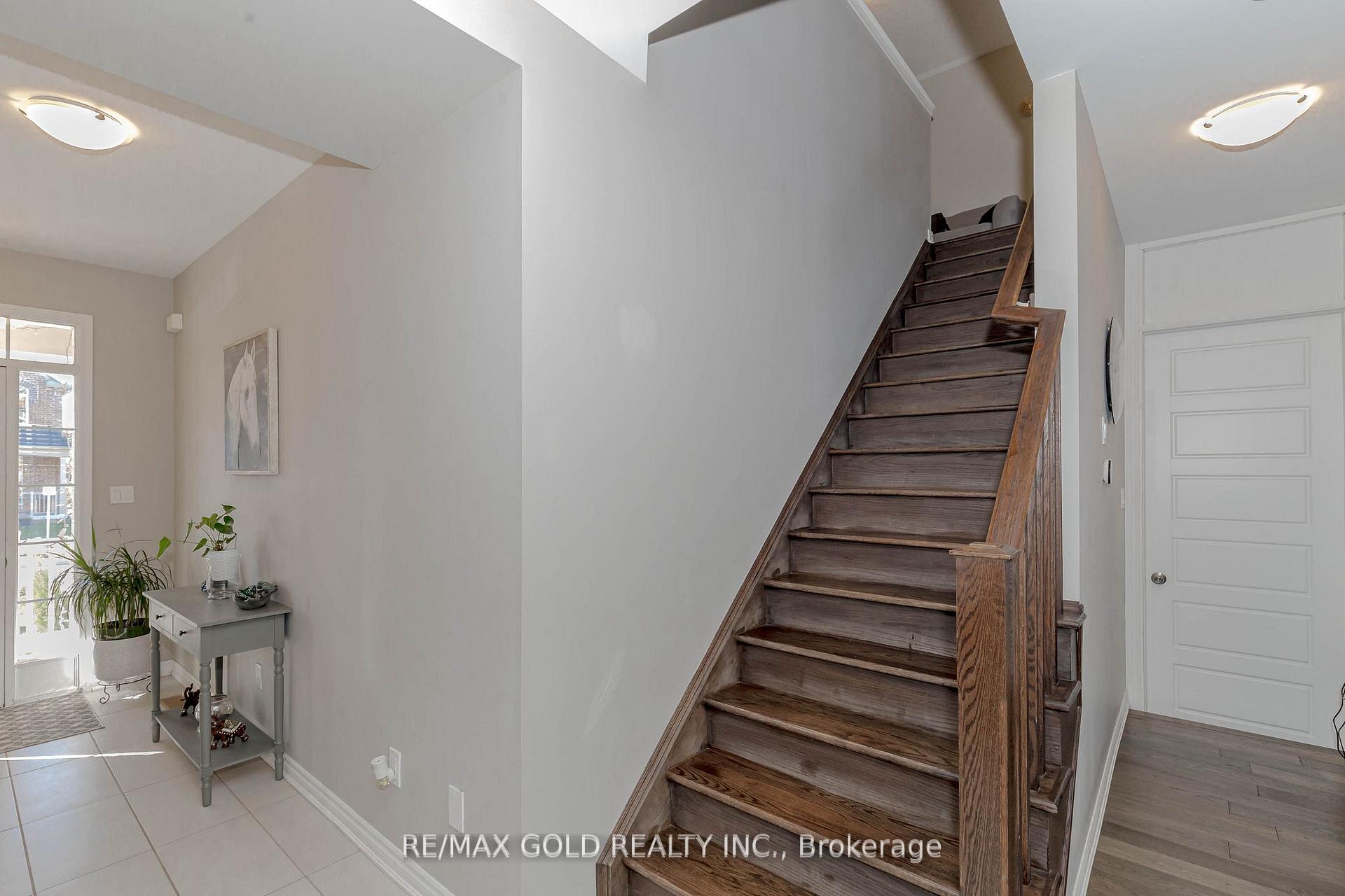 Photo 19 of 64 Wannamaker Crescent, Cambridge, Hagey — HOMEH