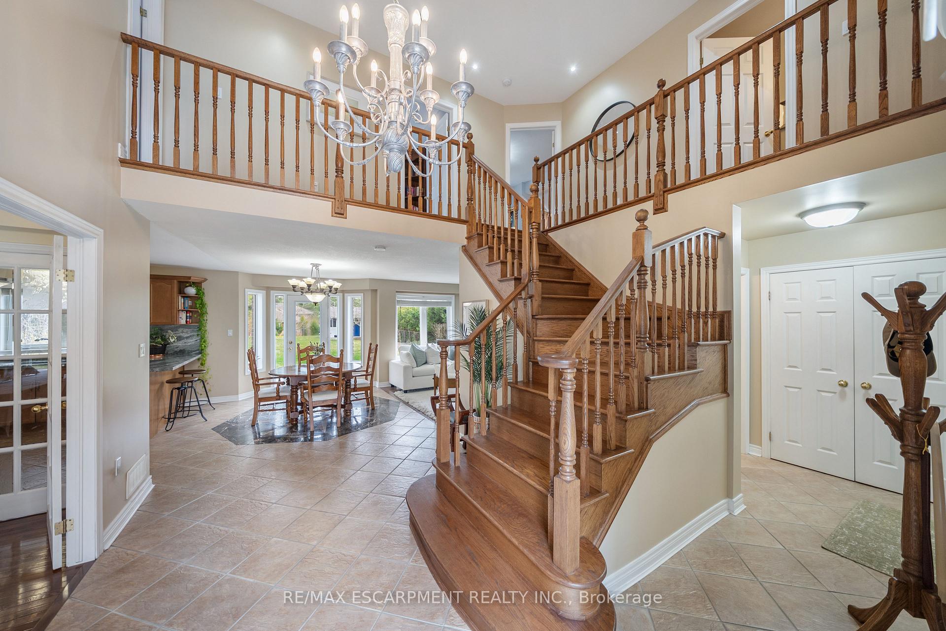 Photo 11 of 51 Orchard Drive, Hamilton, Ancaster — HOMEH