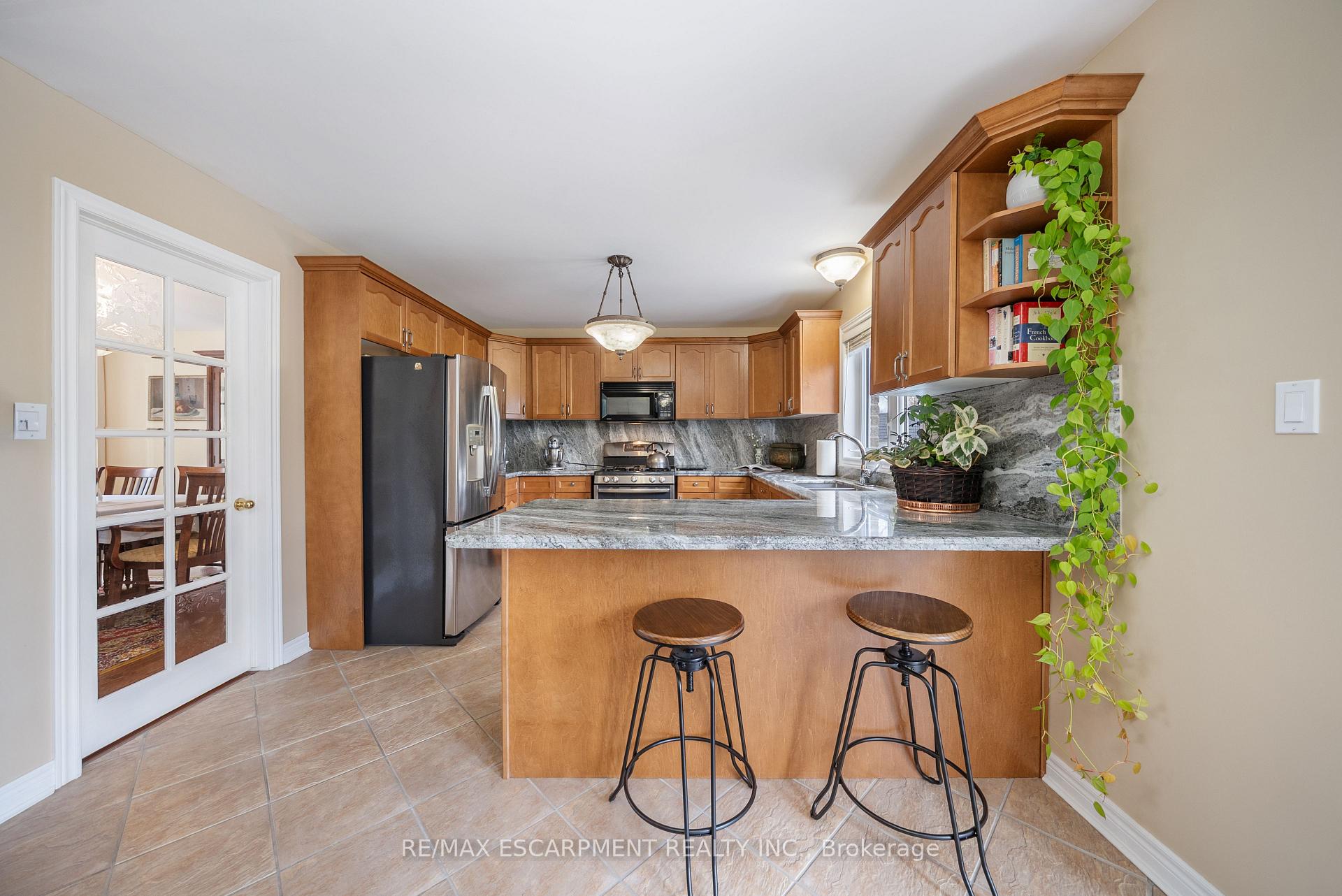 Photo 13 of 51 Orchard Drive, Hamilton, Ancaster — HOMEH